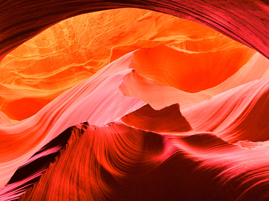 LOWER ANTILOPE CANYON-FLOWING SANDSTONE