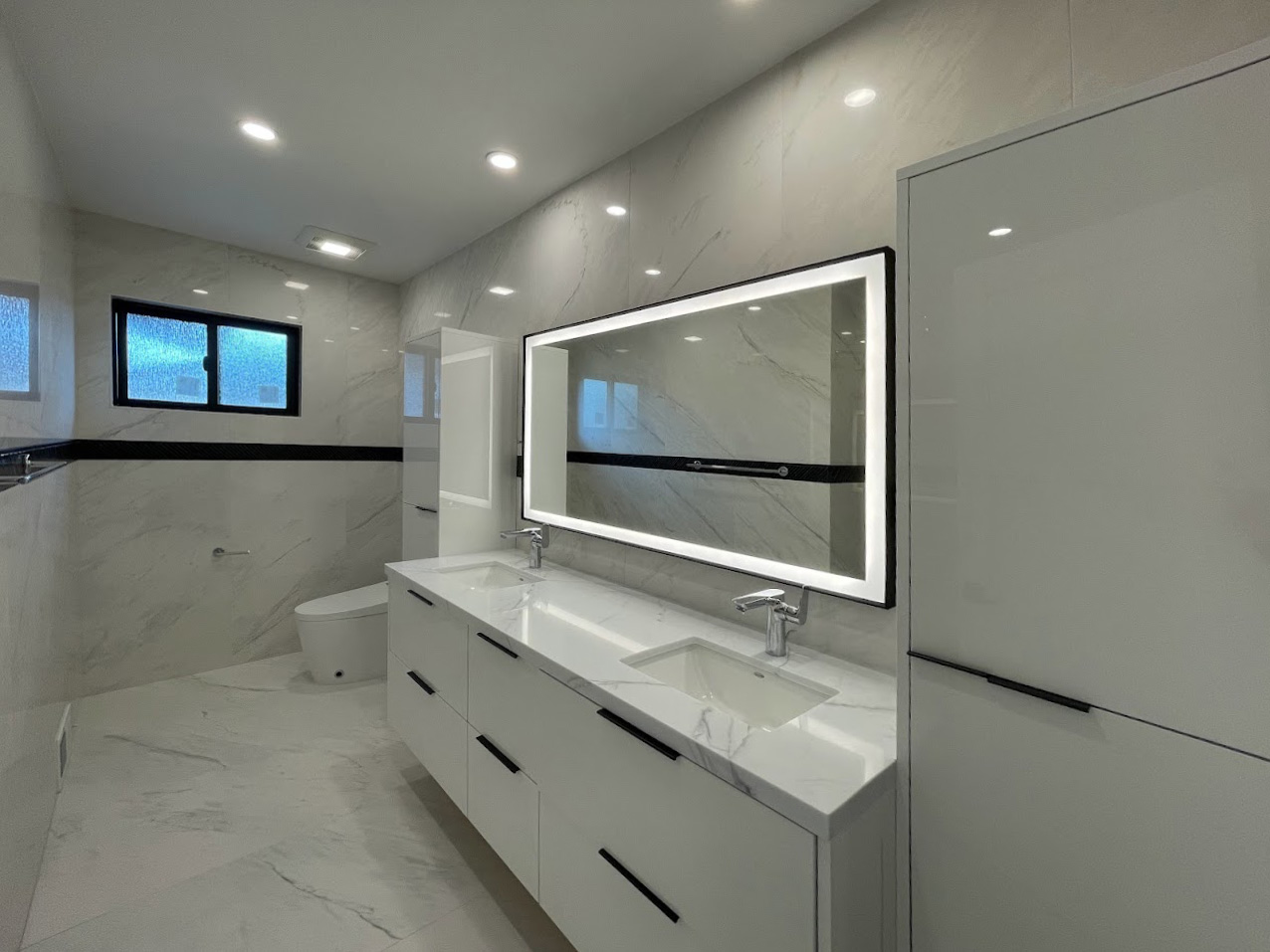 Contemporary Kids Bathroom - Saratoga